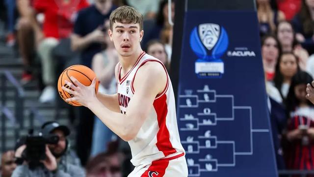 九游体育APP官方下载-艾顿虎头蛇尾毫无斗志惹人嫌？湖人盯上2米18防守神塔！